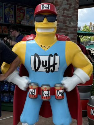 duff beer @ universal studios… yum i guess BAHAHAHA  #universalstudios #orlando #themepark #simpsons #drink @Universal Orlando Resort 
