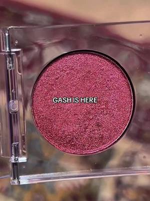 rebels, rockstars, alt kids, and OGs — tag us in your GASH artistry looks, we want to see what you create. @Eileen Amirian #urbandecay #gash #eyeshadow 