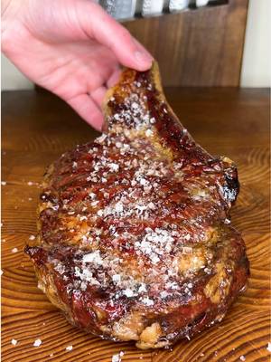 I was nearly crying behind the camera after slicing open this Rib Eye Steak 😭🥩