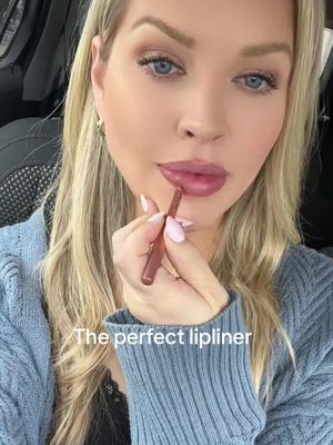 @makeupforever @MakeUpForEverUSA artist color pencil!! Anywhere caffeine ❤️ #makeupfinds #fullerlips #liptok #lipliner #plumplips 