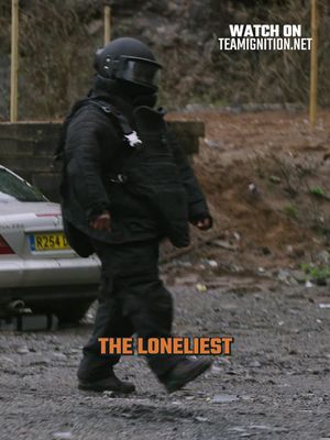 “That walk is probably one of the loneliest walks you’ll do.” Bomb disposal expert Kim Hughes explains the pressure behind what’s known as “The Long Walk” 💣 One person walks toward the threat while everyone else moves away. Full episode at teamignition.net @Team Ignition 🔥 #Ad