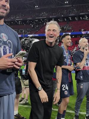 When the manager copies your celebration 😅 #UCL #UCLfinal #ParisvsArsenal 
