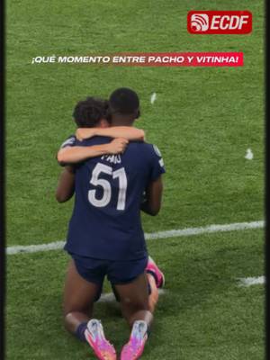 ¡QUÉ MOMENTO EN PACHO Y VITINHA! 🥹❤️ Así vivió Willian Pacho el panel decisivo para salir campeón, mientras todos corrían celebrando, Vitinha se acercó y le dio un eterno abrazo mientras ambos lloraban. ADN GANADOR Y COMPAÑERISMO EN EL PSG. 🏆 ¡VITINHA, ECUADOR TE QUIERE! 🇪🇨