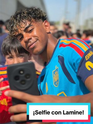 😊¡Fotos y selfies para todos by Lamine Yamal! #VamosEspaña | #CopaMundialFIFA | #tiktokfootballacademy | #fifaworldcup | #deportesentiktok 