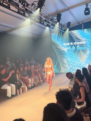 First Miami swim week omg someone pinch meeeeee😭🫶🥹❤️💋🤍🤍🥵🌴