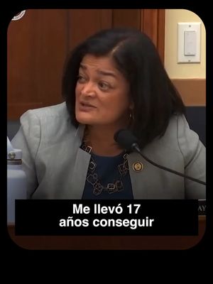 ¿Eres ciudadano naturalizado y sientes miedo? 🛑 ¡Escucha esto! La desnaturalización es un proceso legal real, pero NO ocurre de la noche a la mañana. ⚖️ El gobierno tiene una carga de prueba extremadamente alta y esto solo aplica en casos donde se demuestre que hubo fraude durante el proceso de naturalización. Si obtuviste tu ciudadanía de forma honesta, ¡te la ganaste y no tienes nada que temer! 💪 Conoce tus derechos y protege lo que es tuyo. En Brooks Law, te brindamos la asesoría clara y honesta que mereces en tu idioma. Nuestro equipo legal te acompaña en cada paso para proteger tu futuro y el de tu familia. 👋 Ya sea que hayas sufrido un accidente, una lesión laboral o estés lidiando con trámites migratorios, mereces a alguien que te apoye. Ayudamos a personas reales a superar algunos de los momentos más difíciles de la vida. Nuestras consultas son siempre GRATUITAS y lo primero que hacemos es escucharte. 🤝 Envíanos un mensaje de texto o llámanos al 617-245-8090 para reservar tu consulta gratuita hoy mismo. 📞 #BrooksLaw #InmigracionUSA #CiudadaniaAmericana #AbogadoDeInmigracion #DerechosDeInmigrantes