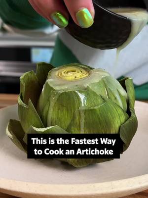 Sometimes, a microwave is truly a chef's best friend. 🙌 Tap the link in our bio for more artichoke tips and tricks. ⤴️ 🎥: Natalie @guacmylife #artichoke #microwave #EasyRecipes #snacks