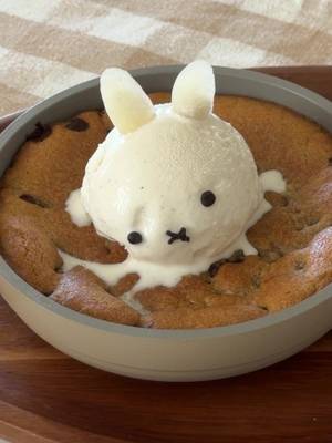 let’s make miffy pazookie 🍪 recipe on betweenspoonfuls.com #pazookie #miffy #nijntje 