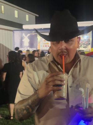 When the @Dutch Bros Coffee truck pulls up to the 15era! #fyp #quinceañera #dutchbros 