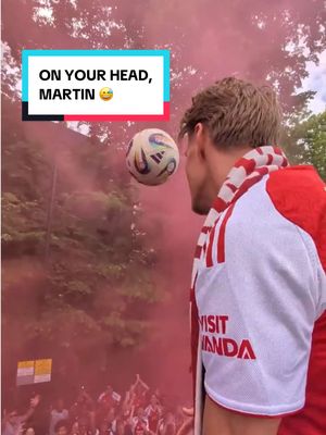 On your head, Martin 😅 #Arsenal #AFC #Odegaard #PremierLeague