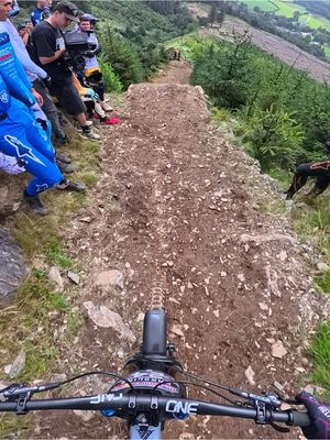 First off the cliff-drop at last year’s Hardline. Scary! Filmed on @insta360 official #AcePro2 #insta360