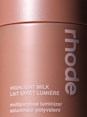 meet highlight milk 🥛🌟 a hybrid luminizer in four shimmery shades. made with our signature glazing milk formula it delivers clinically proven hydration and a soft, pearly glow.