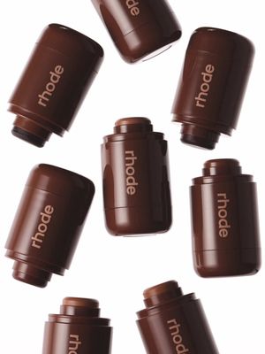 meet pocket bronze 🤎 a long-wearing bronzer in eight neutral to warm shades. tap it on for hydrating, buildable color that blends seamlessly, adding sun-kissed warmth and soft dimension.