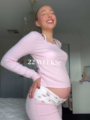 22 WEEKS! 🥹🤍🤏🏼  #pregnant #firsttimemum #pregnancy #secondtrimester 