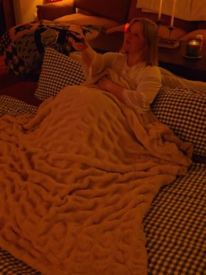 sometimes I forget that its my house and I can sleep in the living room if I want🤣 I love my @Zonli floor matress because its cozy, portable and super easy to set up!  use my link https://www.zonlihome.com/referral/cozylittlevlogs and my code: cozylittlevlogs10 for 10% off! #zonli  #floorliving #homebody #nightroutine #cozyathome 