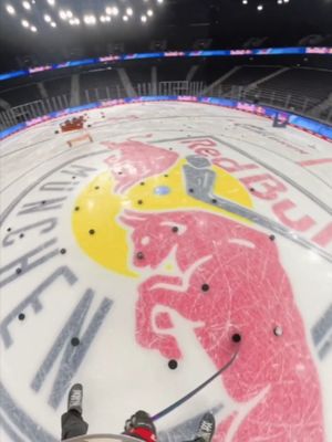 today’s ASMR courtesy of @Pavel Barber  🏒: @Red Bull München  #redbull #givesyouwiiings #energydrink #icehockey