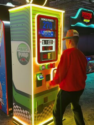 @Dave & Buster's new Perfect Pump game may cause uncontrollable dancing 🕺😂 go check out all 10 new games in store‼️ #dancing #dance #trend #viral #fyp 