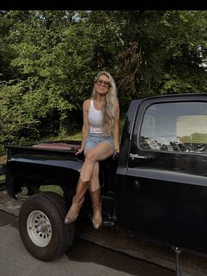 When you see a @Chevrolet truck like this, what is the first song that pops up into your head? #ad I bet it was country, and I can almost be sure it’s been played at #CMAFest. Y’all know a seasoned superfan like me loves a classic, including my favorite country songs. Catch me @Country Music Association Fest with #Chevy this year. I hope to see you there!!