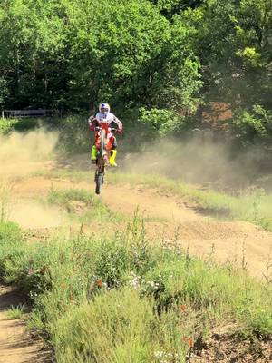 LC5 flowing 🤯 @KTM @lucascoenen 