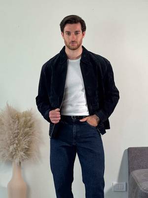Abbinamento sacro, ma fatto bene. Jeans e Maglietta è un must👖 #modauomo #jeans #maglietta 