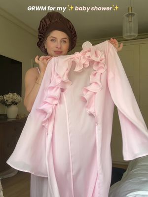 The knicker tuck worked surprisingly well 👏😅 #babyshower #babyshoweroutfit #babygirl #pregnantlife 