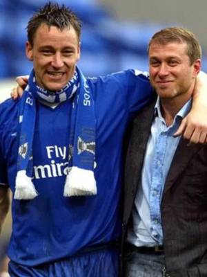 The England team couldn't land the plane in Russia... so guess who John Terry called up to fix the problem 👀🤣 #johnterry #england #abramovich