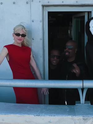Ghostface chased Anna Faris and the Wayans brothers 1,250 feet to the top of New York City—and they still said, “WAZZUP!” #ScaryMovie @Scary Movie @Paramount Pictures 