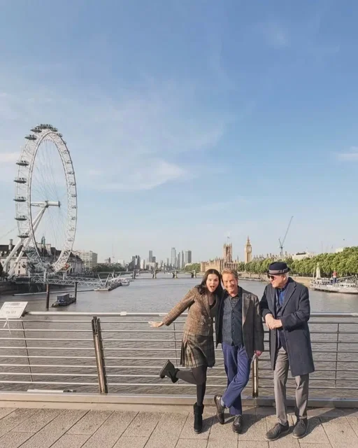 Postcard from London! 🇬🇧 #OMITB #BehindTheScenes #SteveMartin #MartinShort #SelenaGomez  📸: @Selena Gomez, Steve Martin