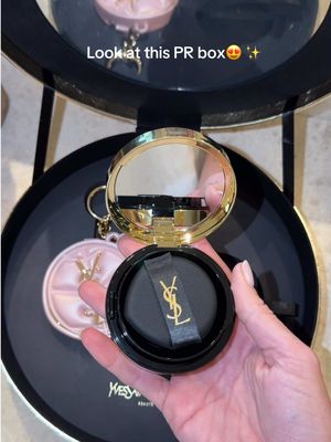 Nice little surprise at my door 😍 @YSL Beauty #giftedbyyslbeauty #yslskinaffair #prunboxing 