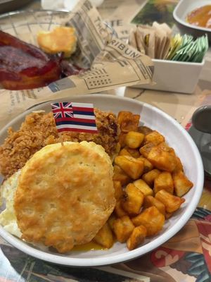 Yummy finds in Hawaii! 😋🌺🫶🏼 #food #hawaiifood #hawaii #buscuits  @Kona Biscuit Co. 