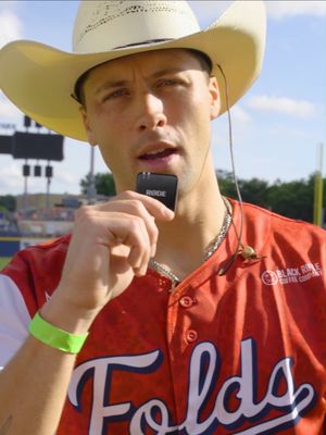 It might not be the villa or the castle, but a day at the ballpark with Rob Rausch sounds pretty good to us. #LoveIsland #traitors #celebrity #baseball