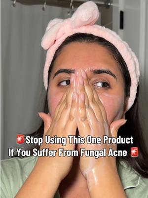If you’re prone to fungal acne, not all oil cleansers are your friend. 👀 Many oil cleansers contain fatty acids, esters, and plant oils that can feed Malassezia (the yeast associated with fungal acne), potentially leading to more bumps & congestion. If you have fungal acne-prone skin, look for cleansers that are free from ingredients like: ❌ Olive oil ❌ Coconut oil ❌ Polysorbates ❌ Fatty acid esters Instead, choose fungal-acne-safe formulas that effectively remove makeup and sunscreen without triggering flare-ups. Have you checked your oil cleanser ingredients lately? 👇 #fungalacne #skincaretips
