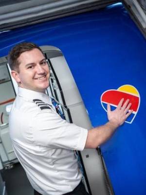 Life father, like mother, like son 🥰 #pilotlife #pilot #southwestairlines #proudparents