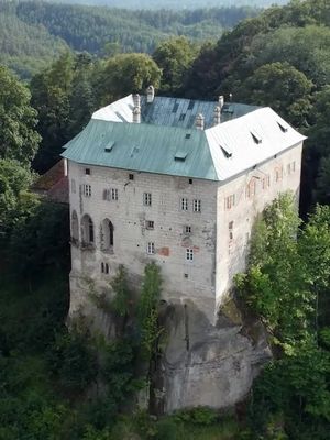 Houska Castle a 13th century fortress built over a mysterious pit with chilling tales of prisoners lowered into the depths and returning with unexplained stories 😳🏰 Watch new episodes of The UnXplained Fridays at 9/8c on HISTORY! #TheUnXplained