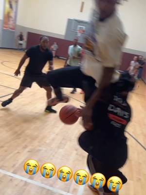 “Shoot for it” 💔😭 (via @roski24_) #basketball #giftok #NBA #atlhawks 