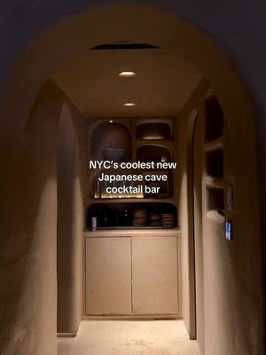 cave-like interiors giving CDMX meets Mykonos 🩵🤍🍸 #nycbars #nycfood #lovethyneighbor #westvillage #nycnights 