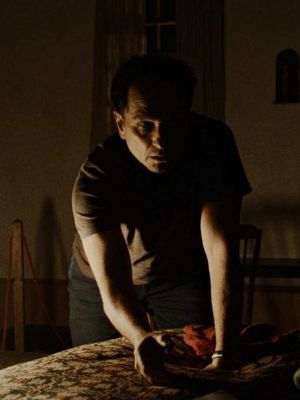 It's not so easy to stay calm in the presence of Richard Warren. Widow's Bay — Now Streaming #WidowsBay #MatthewRhys #HamishLinklater #AppleTV 