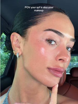 The kind of SPF that makes you want to skip foundation☀️ Products & shades listed below!!  1.) Sunforgettable total protection spf in medium  2.) Total eye 3-in-1 renewal therapy spf in medium 3.) Sunforgetabble total protection color balm spf in “berry” 4.) Peptide lip shine spf 30 in “champagne”  #colorscience #spf #nomakeupmakeup #summermakeup #viralvideo @Colorescience 