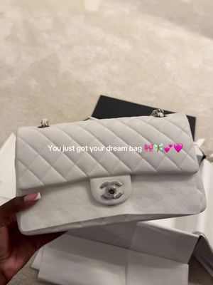 Unboxing my medium classic white Chanel bag eeekk💖💕💗🩷