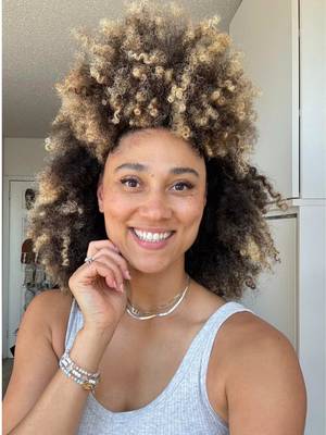 If you’ve ever thought “is this normal?” looking at your postpartum hair… stop scrolling. The shedding, the changes, it caught me off guard too.I just wanted to feel like me again. That’s why I found something that actually supports me, and I’ve seen such a difference with @Nutrafol  Because even when everything’s changing, your confidence doesn’t have to. 💛   #nutrafolpartner