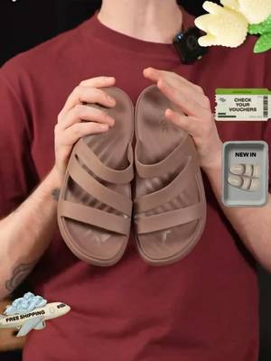 Click our profile picture now 🫵 Summer Crocs, exclusive LIVE prices & giveaways⏰ Make sure to register for our next LIVE so you don't miss out on future LIVE-exclusive deals, offers and surprises 👀✨ #CrocsUK #summersale #tiktokmademebuylt #sandals #Summer 