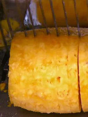 Slicing and dicing pineapples 🍍🔪 #HowItsMade #pineapple