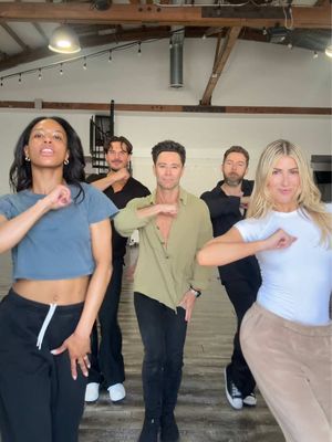 Tik tok dancers or professional dancers??  #dwts #viral #fyp #trend 