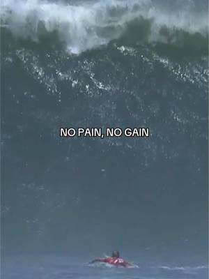Nadia Erostarbe survives 💪 #waves #surf
