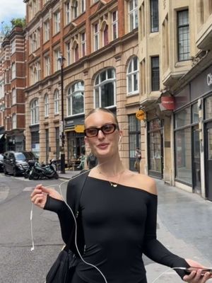 leaving all of my clothes on the floor and just wearing my Amada pieces again 🛍️ @Ashlea McKee wears the Sabrina Top & Camilla Leggings in Black 🖤 #amadawear 