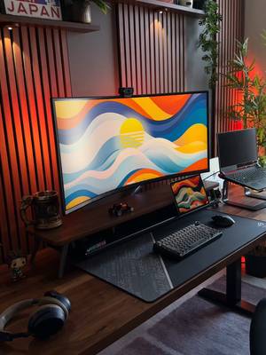 Happy Friday 😌🌴 Physically done with the week, but mentally wide awake thinking about what's next. Genuinely wishing there were more hours in the day—partly to just chill and zone out, but also to keep creating. Have a killer weekend, guys! #desksetup #workspace #deskinspo #cozysetup #setupinspiration @Aula @Govee 