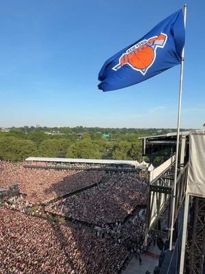 the gang’s all here 😌 #govball #nyc #katseye #knicks 