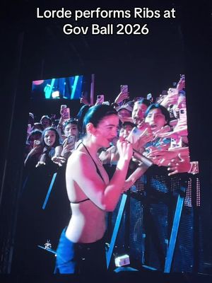 Tonight in Queens, former Dazed cover star @Lorde closed her headlining Gov Ball set with everyone’s favorite, Ribs❤️ #Dazed #Lorde #GovBall