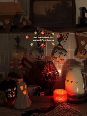 Summer means one thing for me… pretenting it’s Halloween 👻 once we’re above 25 degrees, curtains are closed and pumpkins are out 🎃 summerween has begun and spooky season is on!  What a pure delight to have free will and celebrate Halloween all year 😏 nothing could make me feel better than a hot cup of coffee ☕️ light fall scented candles 🕯️ and watch comfort movies 🍿  Are you enjoying summer right now or just pretending like me? 😅 . . . . #halloweeneveryday #halloweenallyear #summerween #spookyvibes #halloweentok 