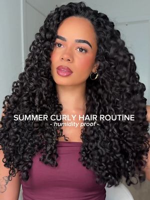 Fool proof summer curly har routine ➰ More Tips -sleep with a satin bonnet to maintains hair health and curls  -always use a defining brush to separate and brush style curls  -don’t touch hair until its fully dry  Products  @Kérastase glaze leave in @The Doux Hair Care banana stream gel  @JVN Hair shine oil  @BounceCurl volume brush  #curlyhairroutine #curlyhairproducts #naturalhair #longhair 